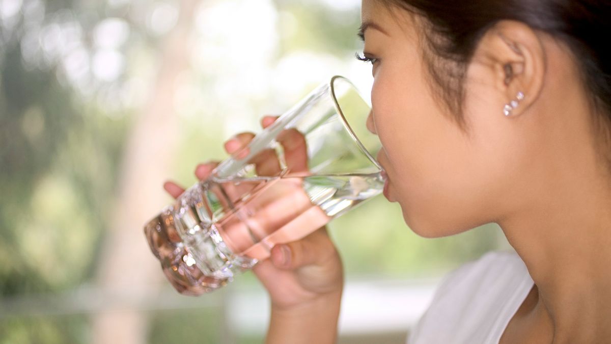 Bagaimana rutinitas minum membantu tubuh tetap nyaman sepanjang hari